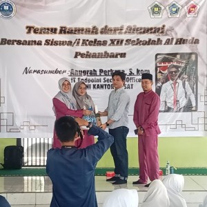 Alumni SMK Al Huda Beri Motivasi Kepada Siswa dan Mahasiswa STIE Riau Akbar