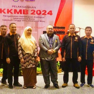 Prof. Dr. Sukino Beri Kuliah Umum di PKKMB STIE Riau 2024