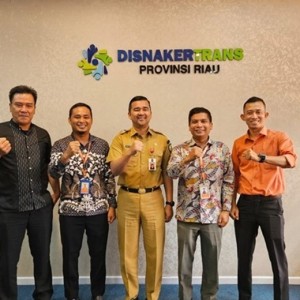 STIE Riau Sosialisasi Program 2 Tahun Bisa Sarjana dengan Kadisnaker H. Boby Rachmat